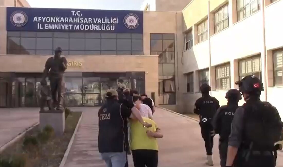 Afyonkarahisar’da, polis ekipleri tarafından gözaltına alınan sosyal medya platformlarında propaganda