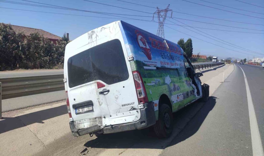Afyonkarahisar’da kamyonet, tır ve otomobilin karıştığı trafik kazasında 1 kişi