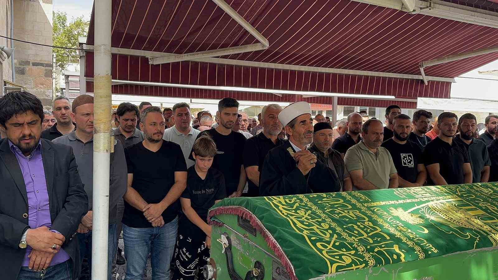 Afyonkarahisar Bolvadin ilçesinde bilinen simalardan olan hayırsever Carullah Akgöl vefat