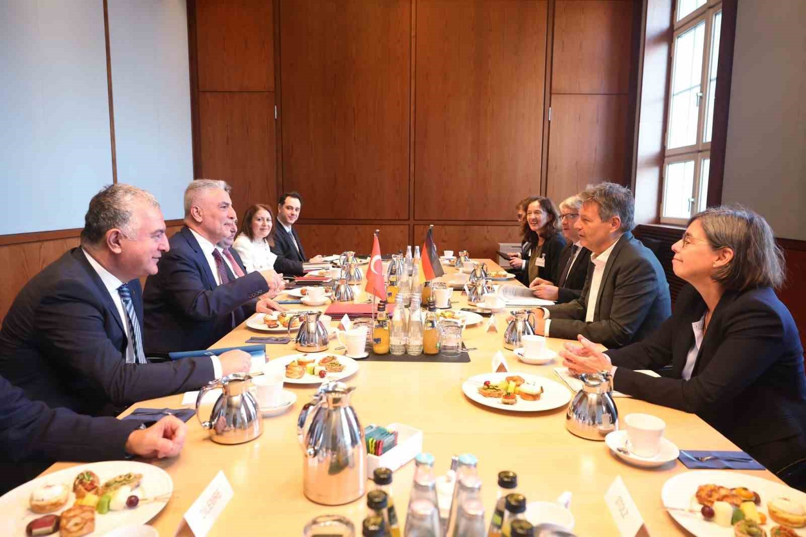 Ticaret Bakanı Ömer Bolat, Berlin’de Almanya Ekonomi ve İklim Koruma