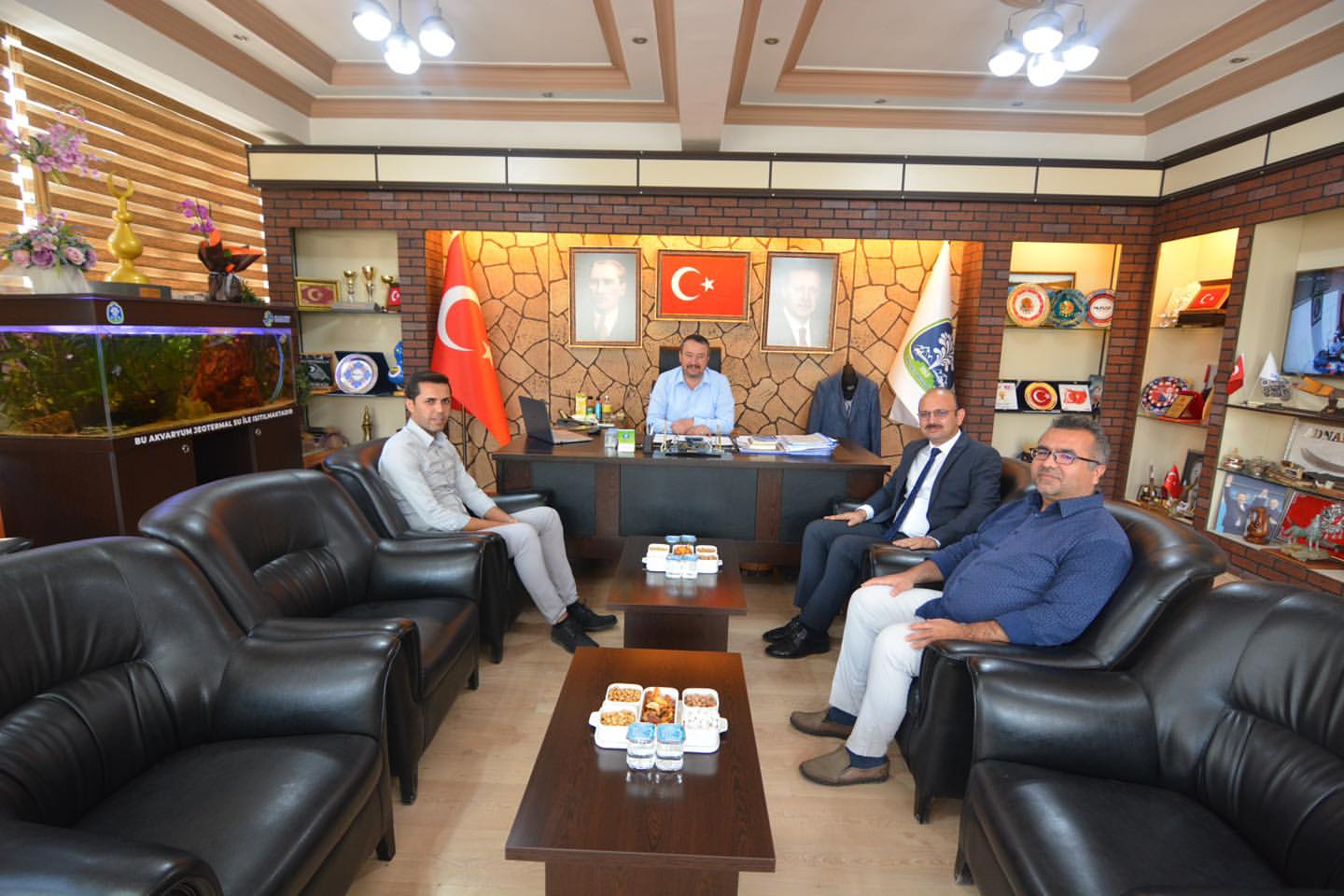 Yeni atanan Vergi Dairesi Müdürü Hüseyin Hoşgönüllü, Belediye Başkanı Adnan