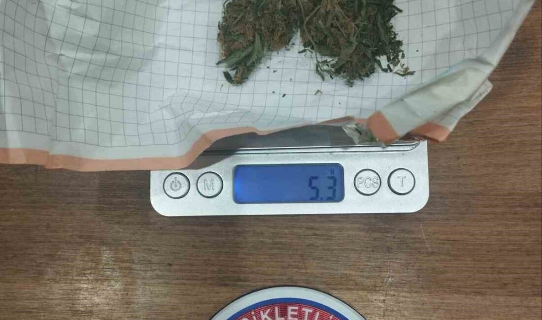 Afyonkarahisar’da polis tarafından gerçekleştirilen denetimde çeşitli suçlardan aranan 19 kişi