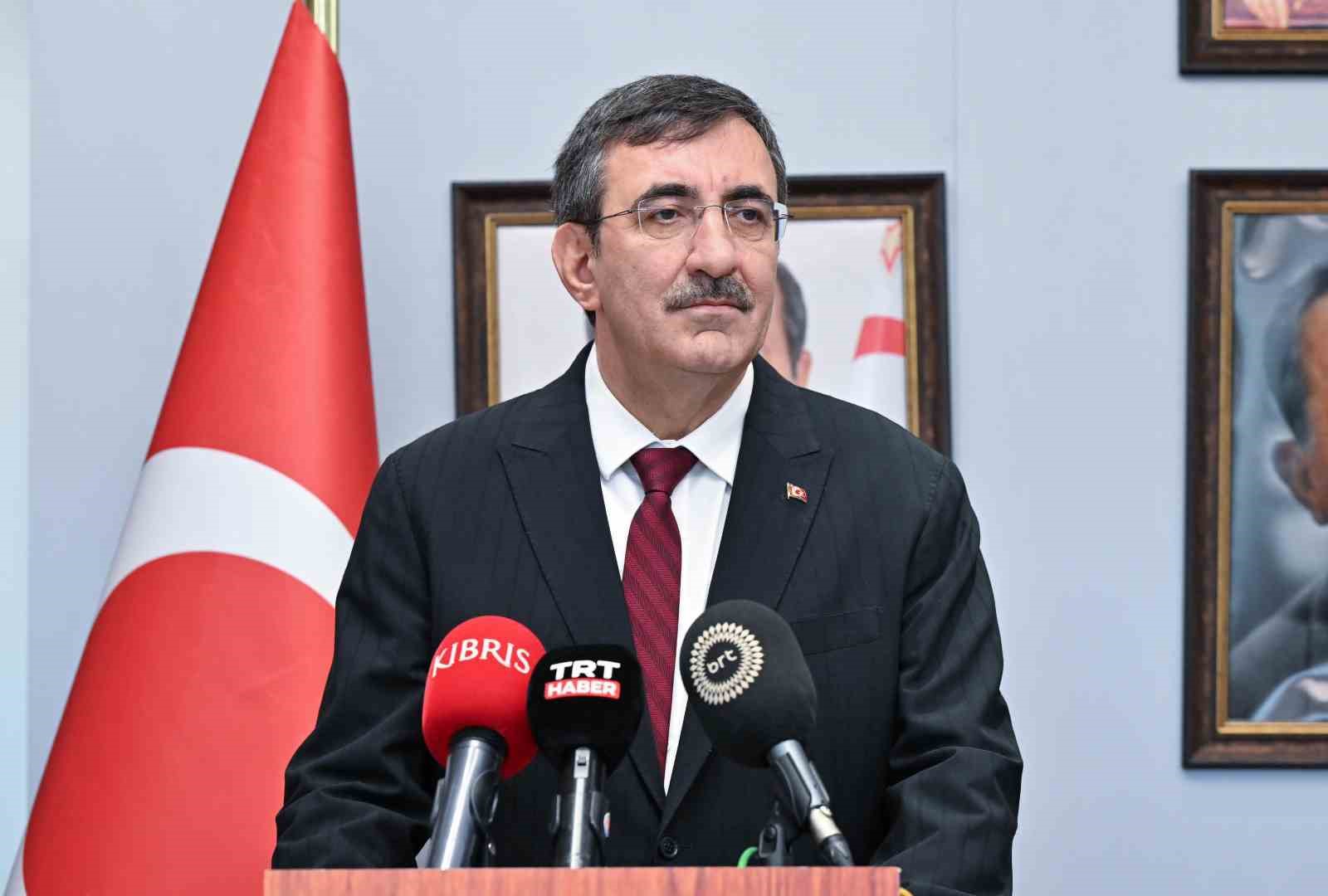 Cumhurbaşkanı Yardımcısı Cevdet Yılmaz, Ercan Havalimanı’nda yaptığı açıklamada, “Türkiye olarak