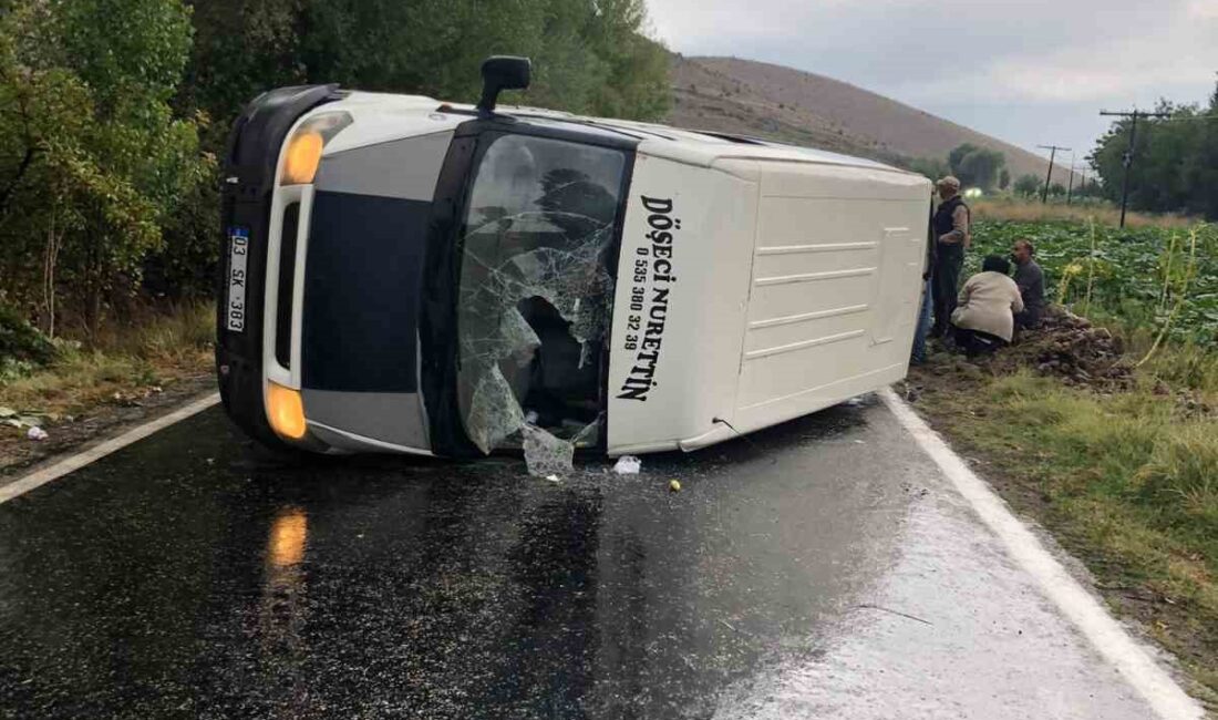 Afyonkarahisar’da işçileri taşıyan minibüsün devrilmesi sonucu meydana gelen trafik kazasında