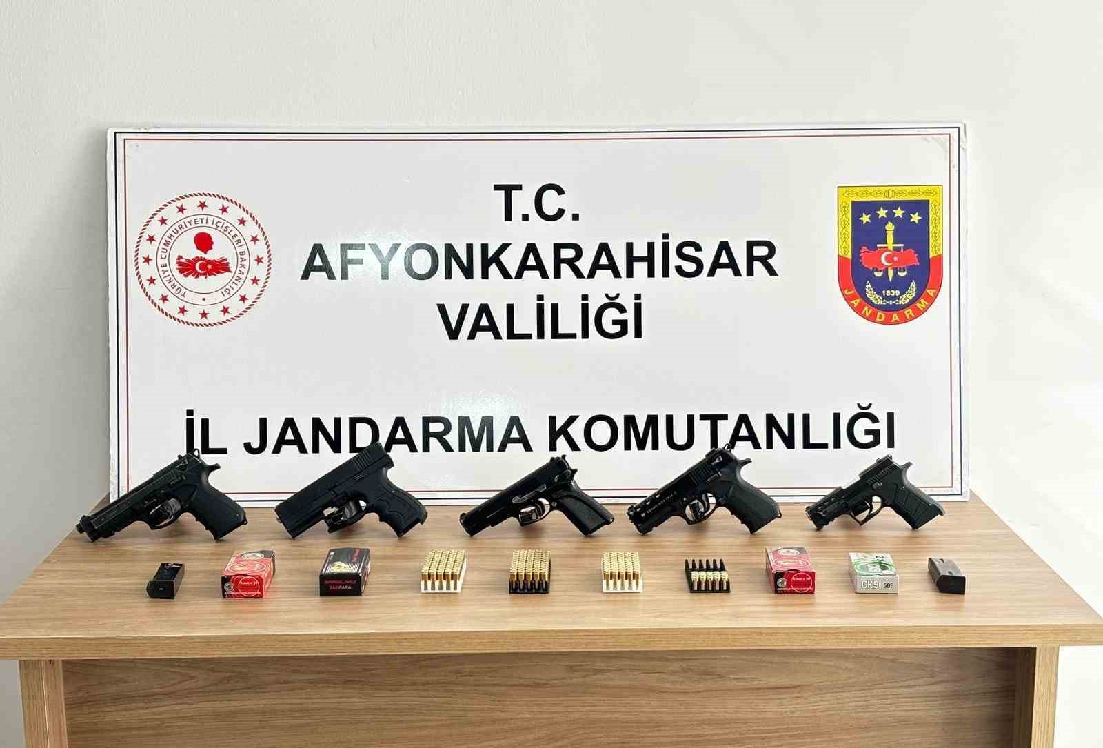 Afyonkarahisar'da Düğünlerde Havai Fişek Yerine Mermi Yağmuru: 5 Gözaltı
