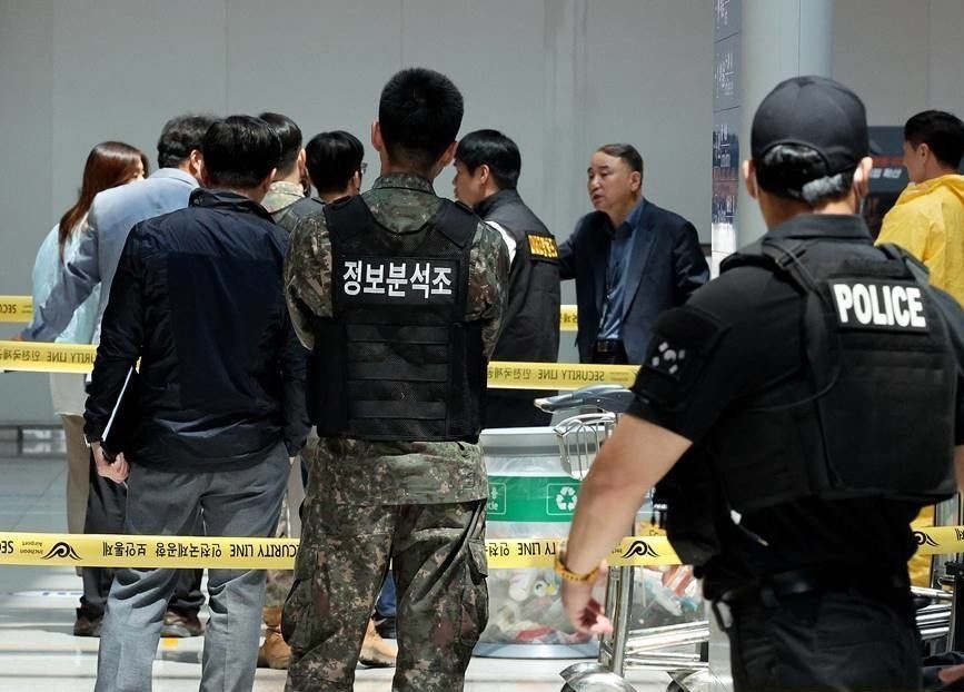 Güney Kore’deki Incheon Uluslararası Havalimanı’ndaki bir çöp kutusunda 300 gerçek