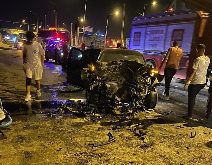 Afyonkarahisar’da halk otobüsü ile iki otomobilin karıştığı kazada 1 kişi