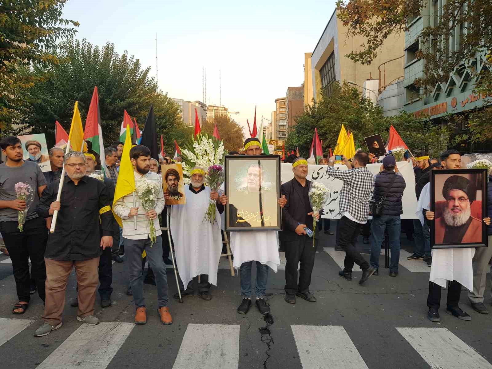 İran’da binlerce kişi, Hizbullah lideri Hasan Nasrallah’ın İsrail ordusunun 27