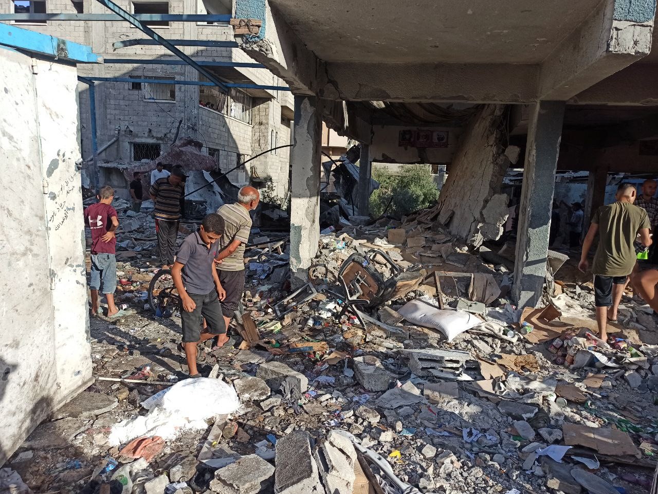 İsrail ordusunun Nuseyrat Mülteci Kampı’nda Birleşmiş Milletler Yakın Doğu’daki Filistinli