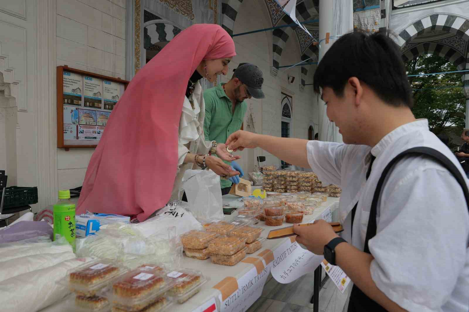 Japonya’daki Tokyo Camii’nde gerçekleştirilen Türki Devletler Kültür Festivali yoğun ilgi