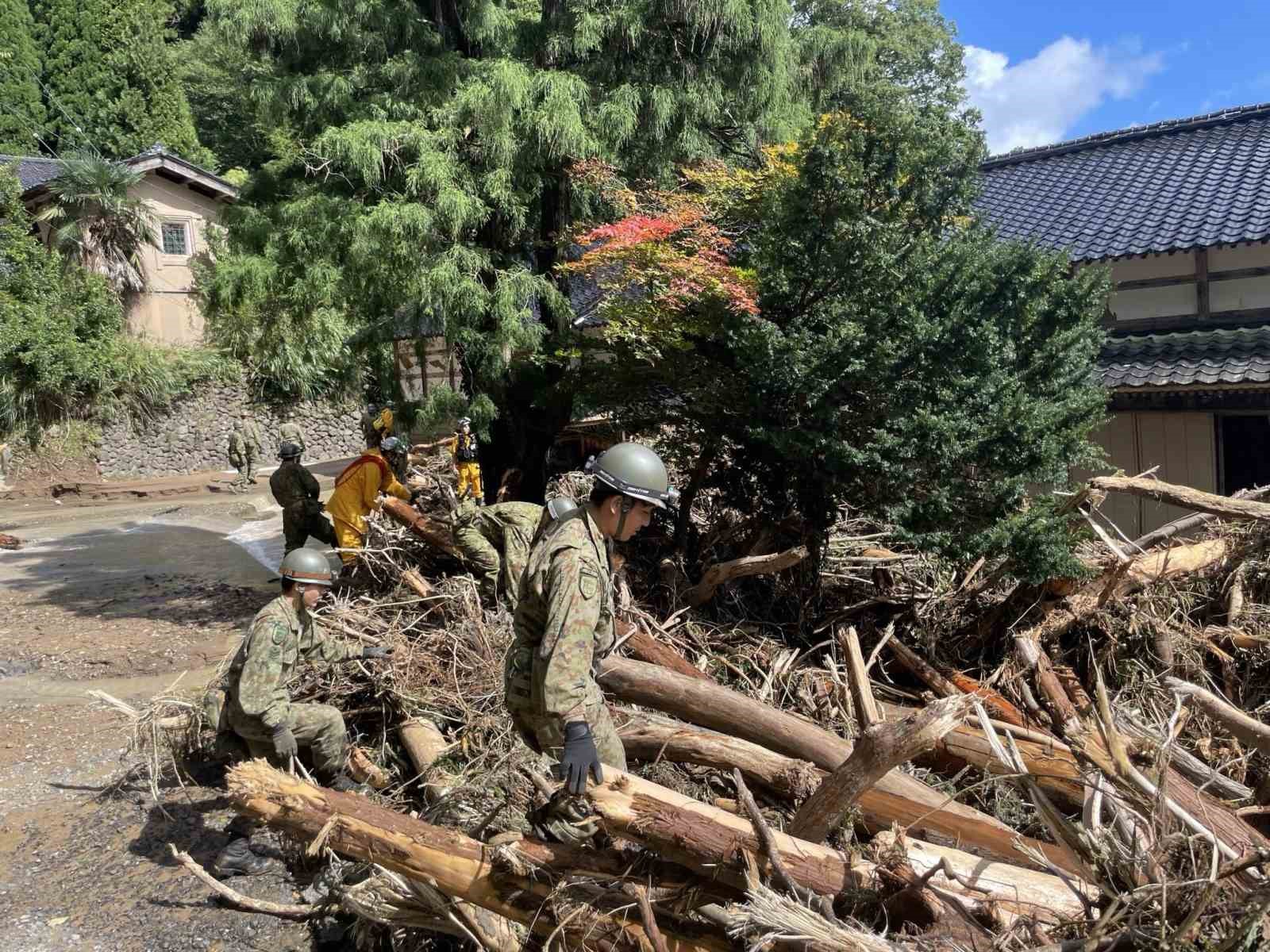 Japonya’nın Ishikawa eyaletinde etkili olan şiddetli yağışların yol açtığı sel