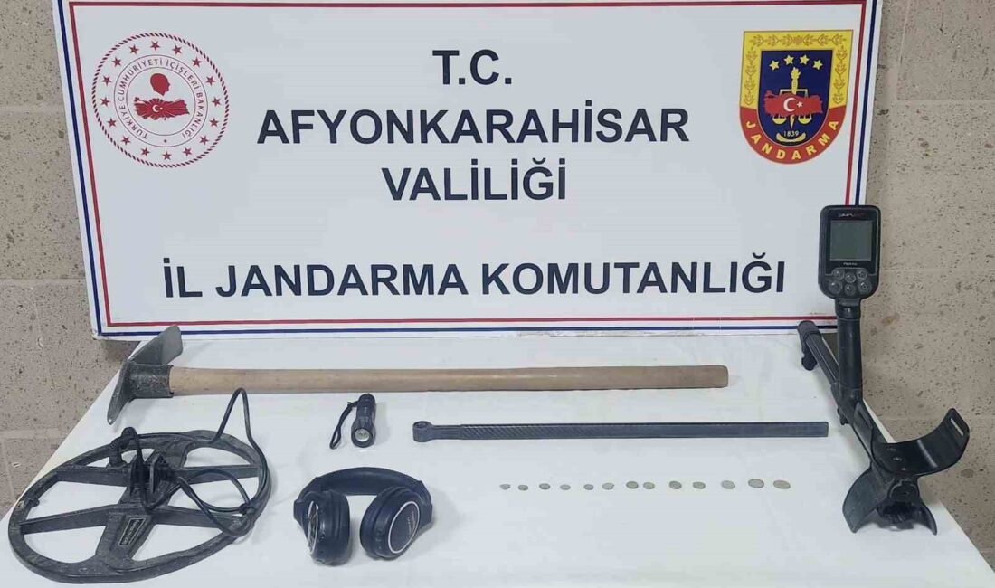 Afyonkarahisar İl Jandarma Komutanlığı tarihi eser kaçakçılığına karşı operasyon düzenledi.