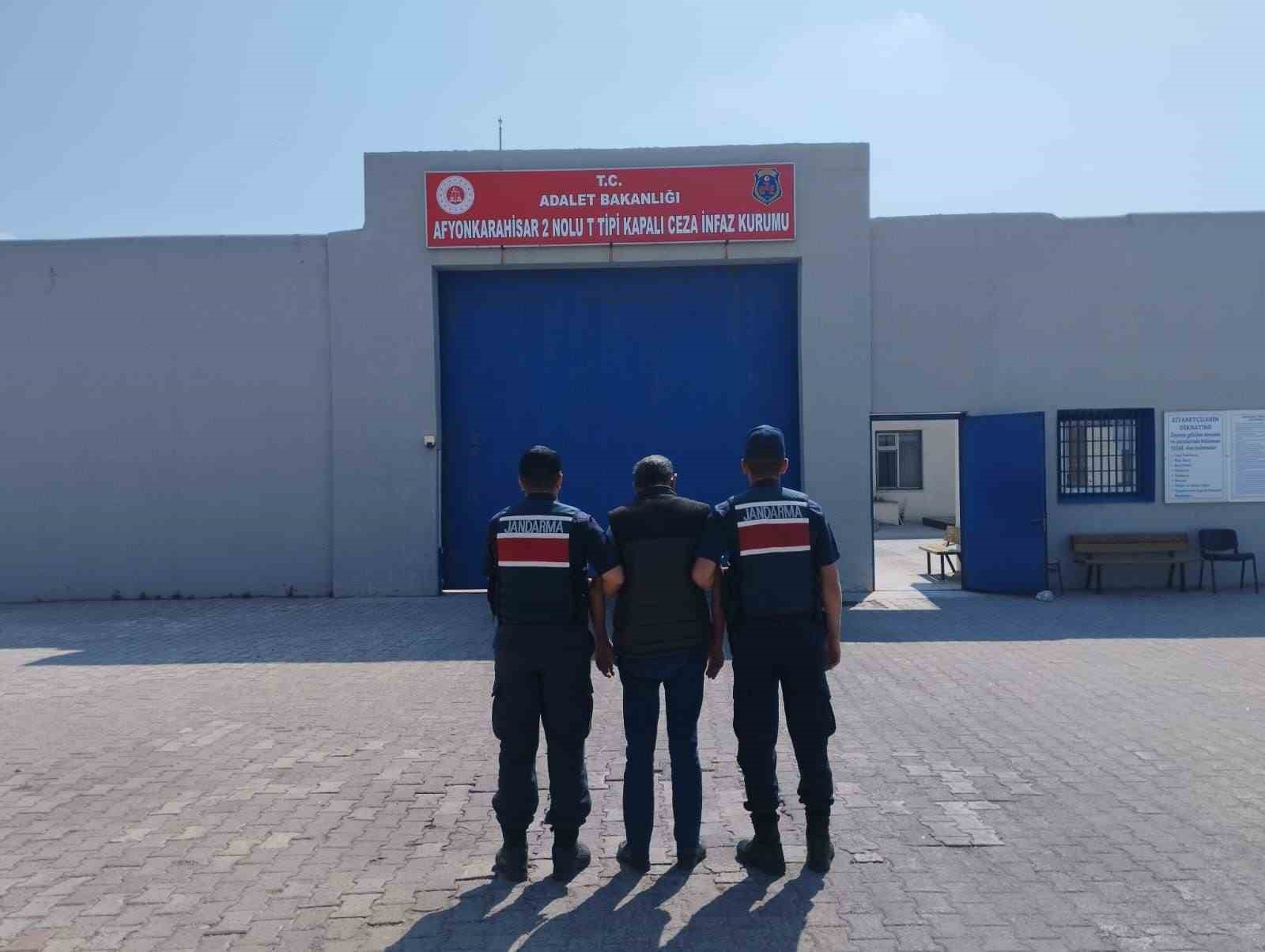 Afyonkarahisar’da kenevir ektiği gerekçesi ile 4 yıl hapis cezasıyla aranan
