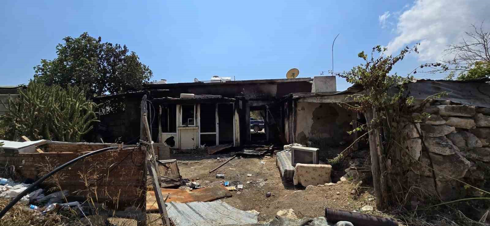 KKTC’de bir kişinin, kendisinin ve kız arkadaşının dedikodusunu yaptığı gerekçesiyle