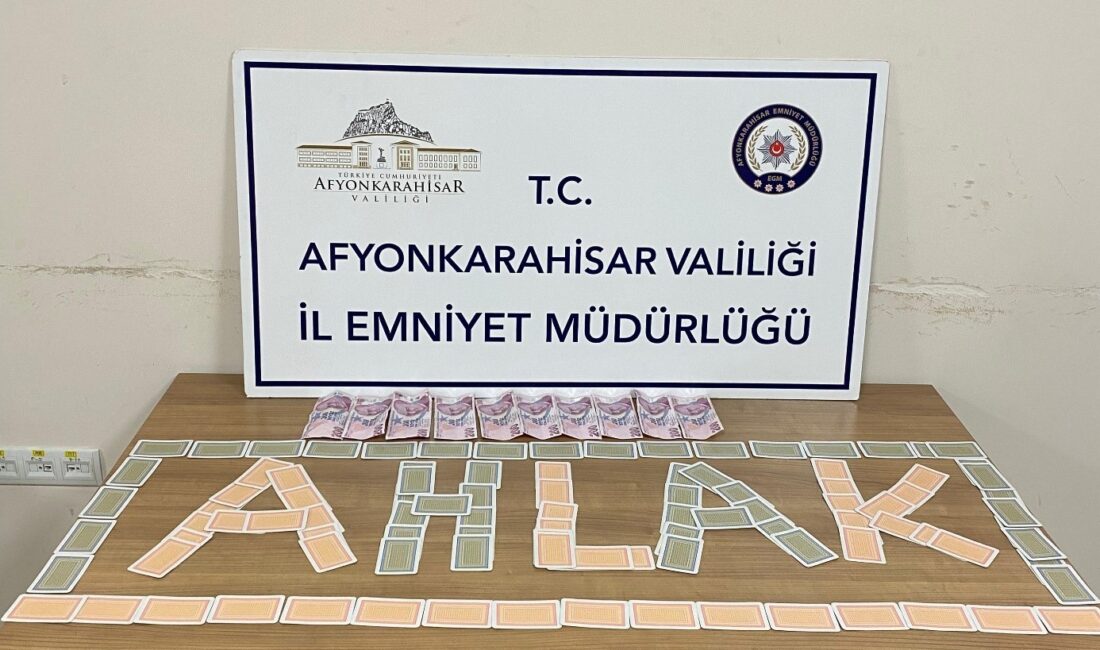 Afyonkarahisar’da polis tarafından baskın yapılan bir iş yerinde kumar oynadıkları