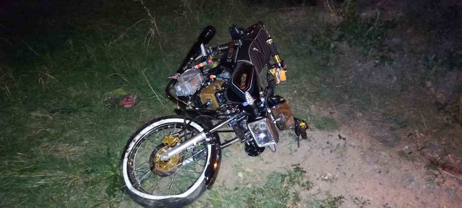 Afyonkarahisar’da iki motosiklet ve minibüsün karıştığı trafik kazasında 2 kişi