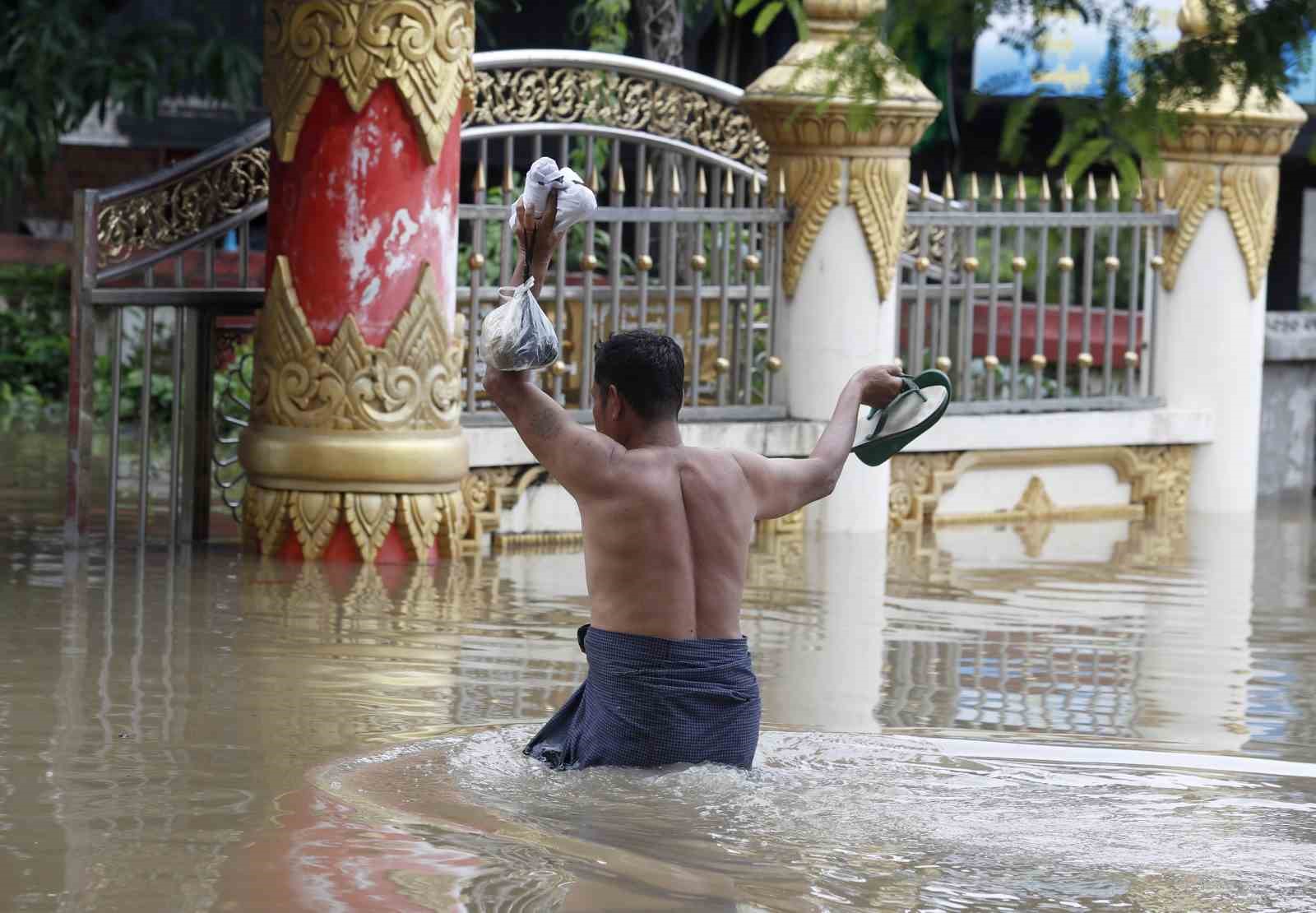 Myanmar’da etkili olan Yagi Tayfunu sonucu meydana gelen sel ve