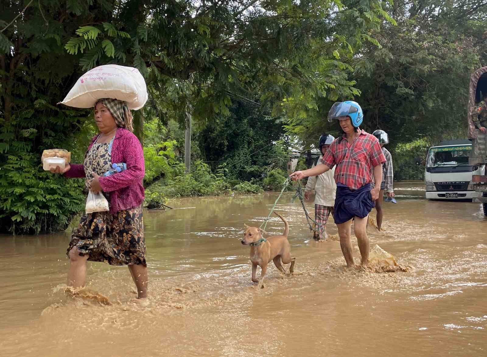 Myanmar’da etkili olan şiddetli yağışların yol açtığı sel ve toprak