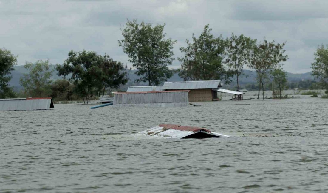 Myanmar’da etkili olan Yagi Tayfunu’nun yol açtığı sel ve toprak