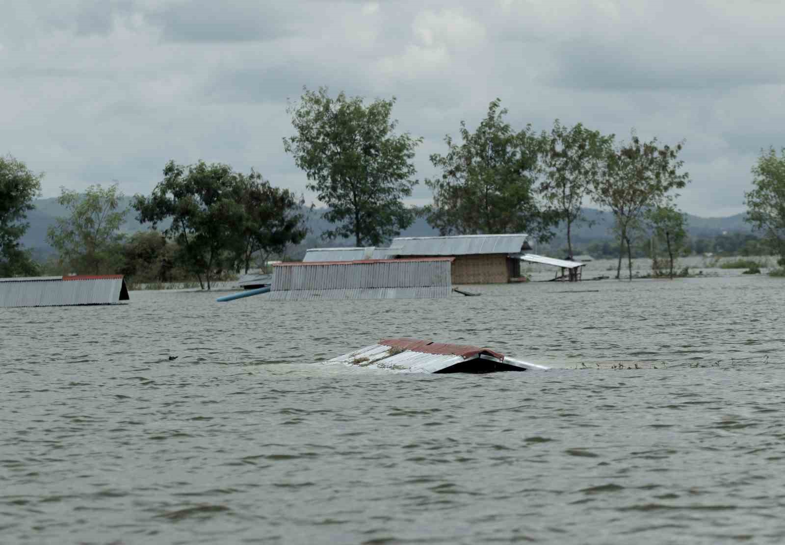 Myanmar’da etkili olan Yagi Tayfunu’nun yol açtığı sel ve toprak
