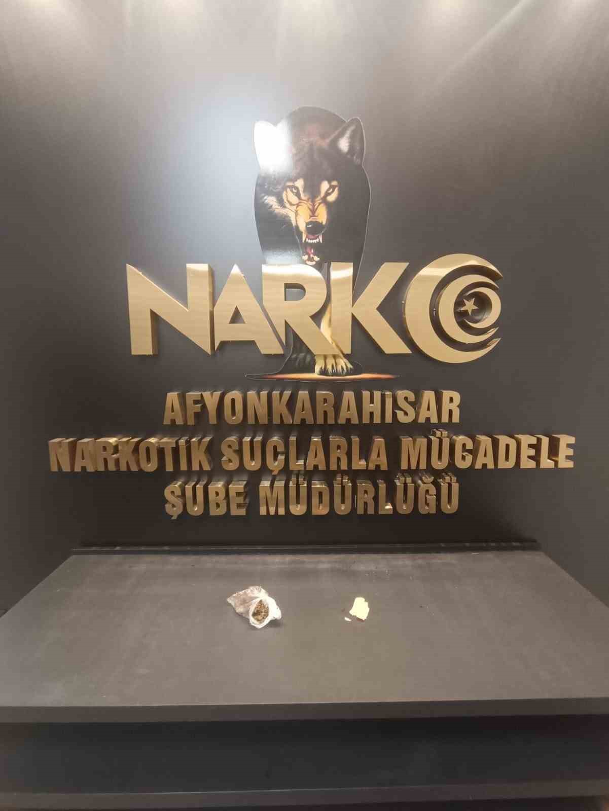 Afyonkarahisar’da, polis ekipleri tarafından durdurulan bir otobüste yapılan aramada, yolculuk
