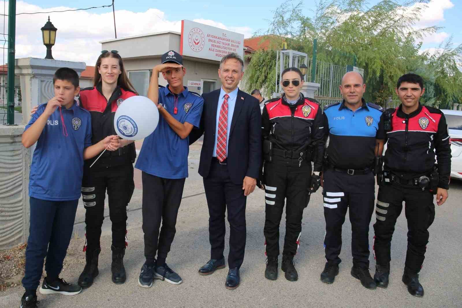 Afyonkarahisar İl Emniyet Müdürlüğüne bağlı ekipler kentteki bir rehabilitasyon merkezinde