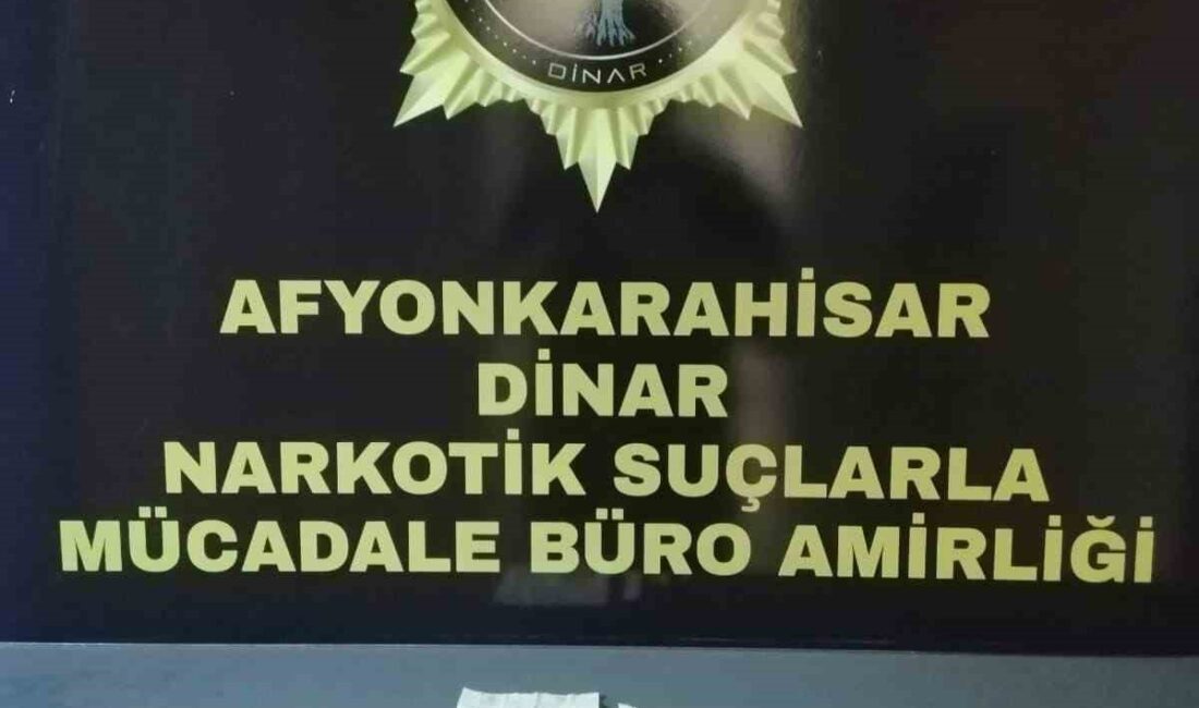 Polis 430 içimlik peçeteye emdirilmiş bonzai ele geçirdi Afyonkarahisar’da polis durdurduğu bir araçta yaptığı aramada 430 içimlik peçeteye