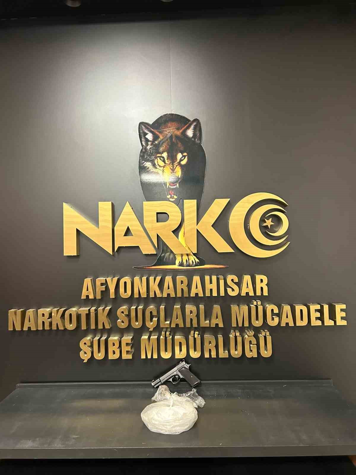 Afyonkarahisar’da polis tarafından durdurulan bir araçta 278 gram uyuşturucu madde