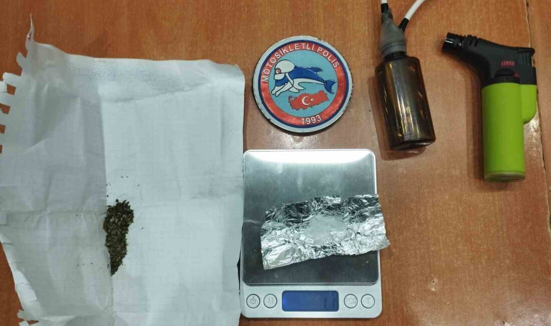 Afyonkarahisar’da polis tarafından gerçekleştirilen şok uygulamalarda ruhsatsız silahlar ve uyuşturucular