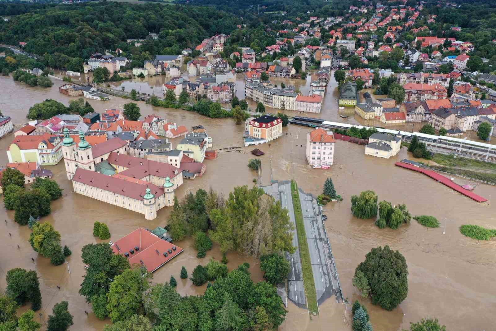 Polonya’nın güneyinde sel ve su baskınlarına yol açan Boris Kasırgası
