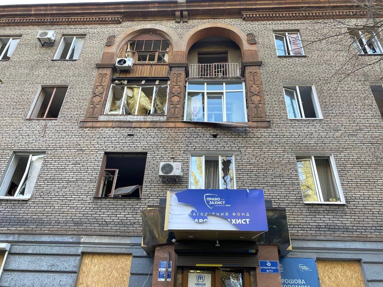 RUSYA’NIN UKRAYNA’YA DÜZENLEDİĞİ SALDIRIDA 16 KİŞİ YARALANDI, ÇOK SAYIDA BİNADA
