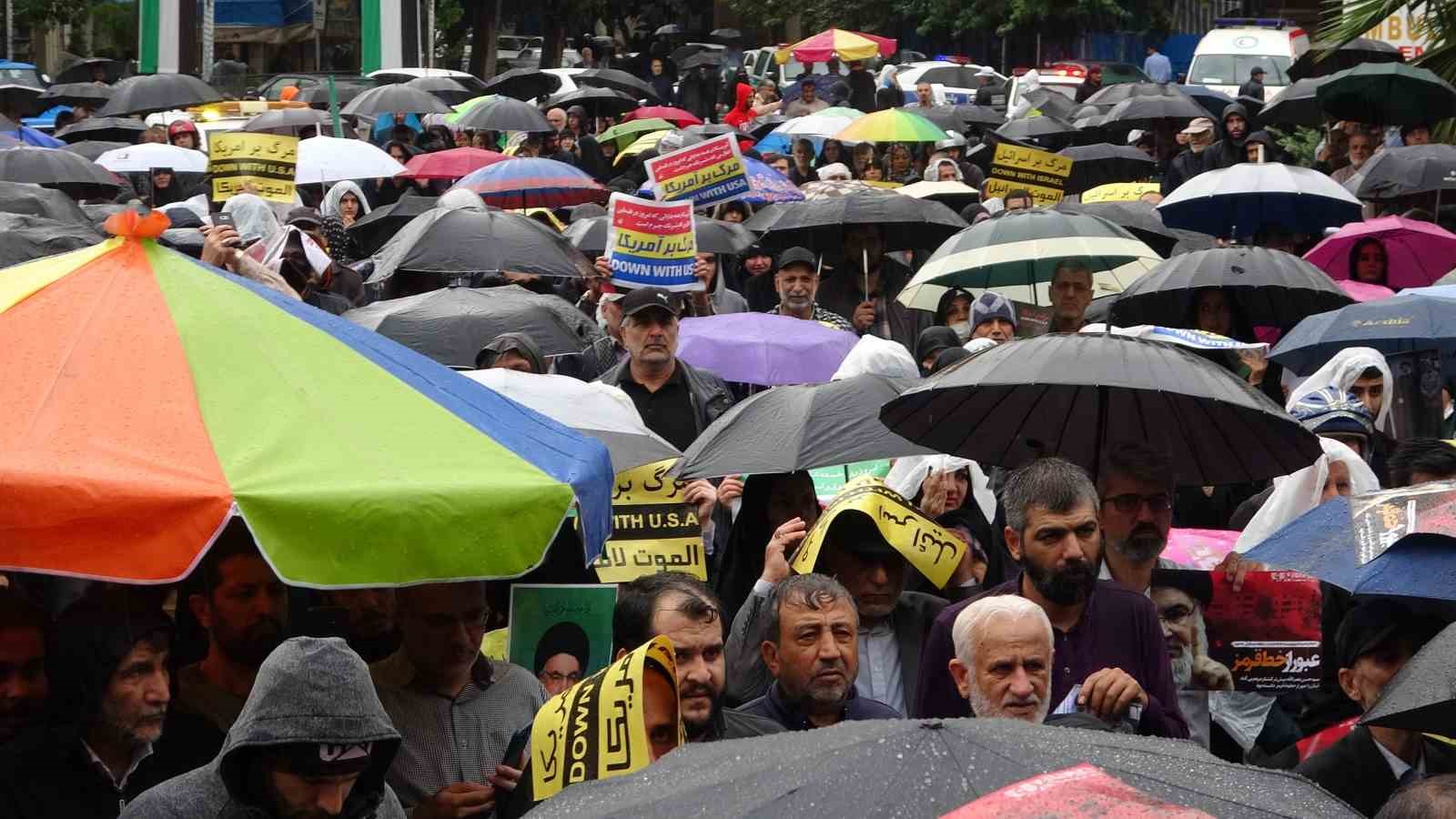 İran’da binlerce kişi, Hizbullah lideri Hasan Nasrallah’ın İsrail ordusunun Beyrut’ta