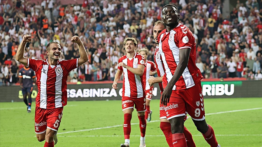 Trendyol Süper Lig’in 3. haftasından ertelenen maçta Samsunspor, RAMS Başakşehir’i