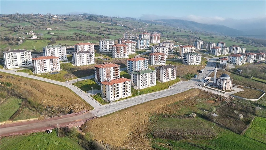 Çevre, Şehircilik ve İklim Değişikliği Bakanı Murat Kurum, TOKİ güvencesiyle