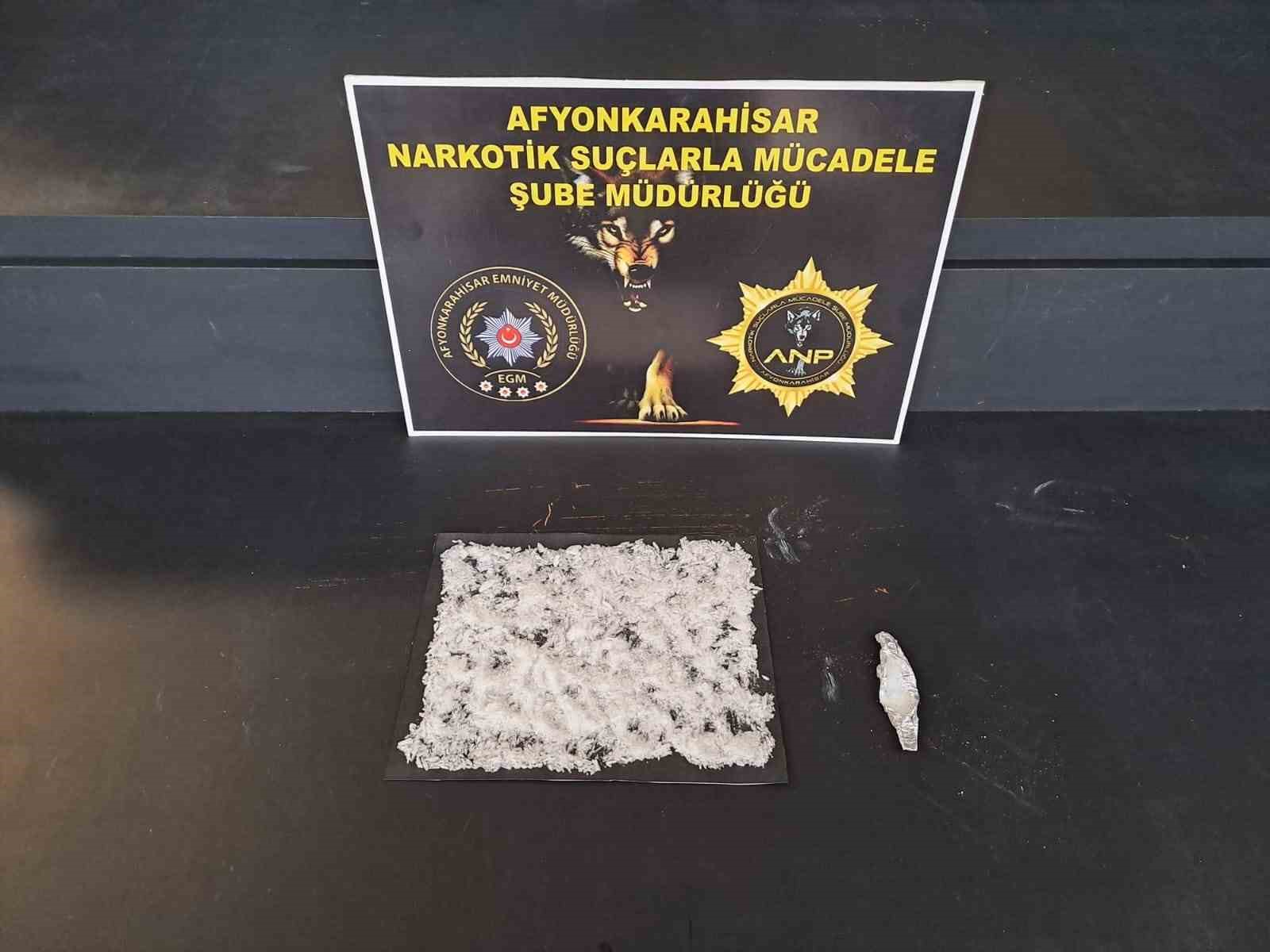 Afyonkarahisar’da durdurulan bir araçta 39,16 gram uyuşturucu ile yakalanan 2