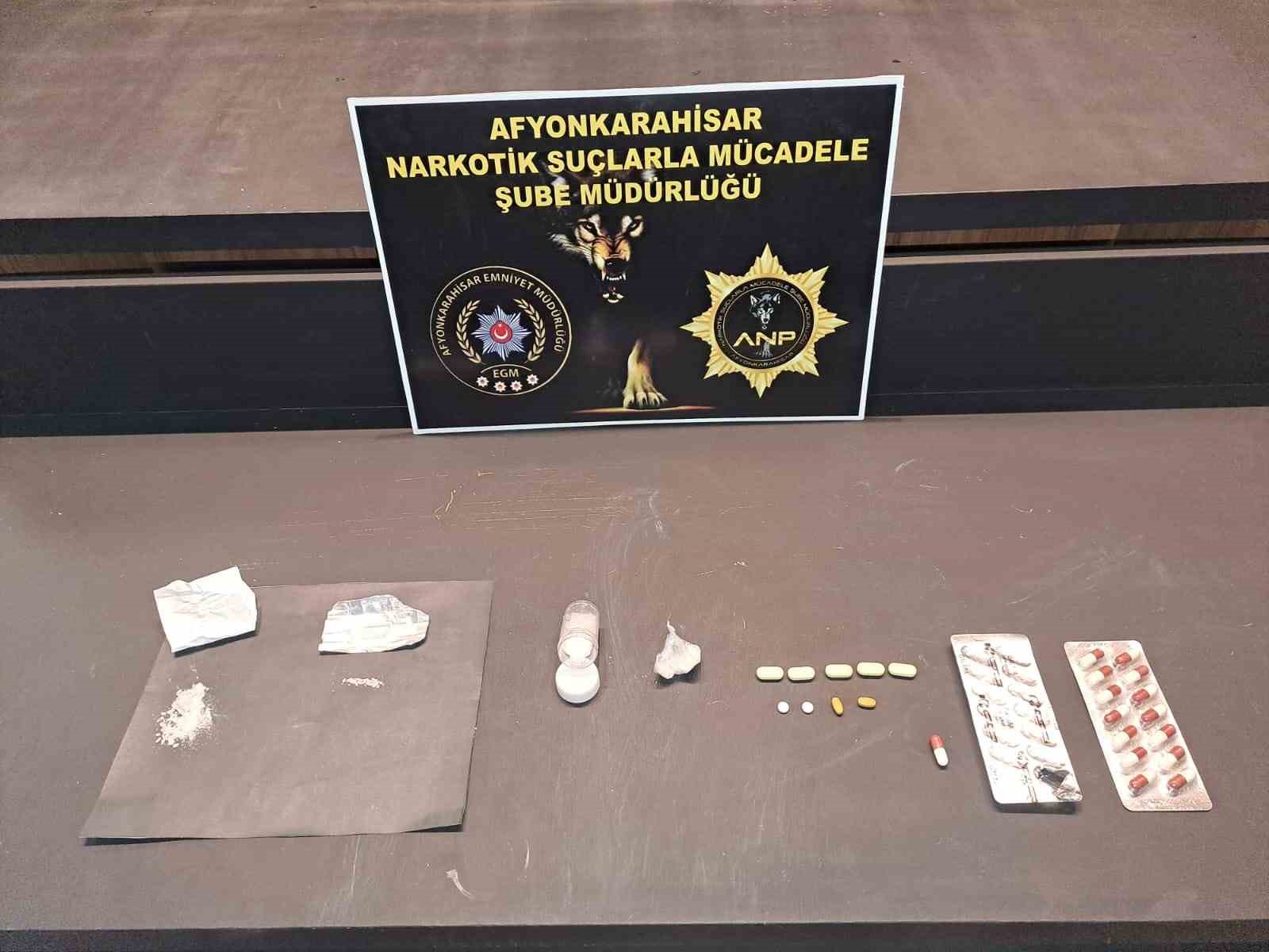 Afyonkarahisar’da polis tarafından gerçekleştirilen uyuşturucu operasyonunda 2 kişi gözaltına alındı.
