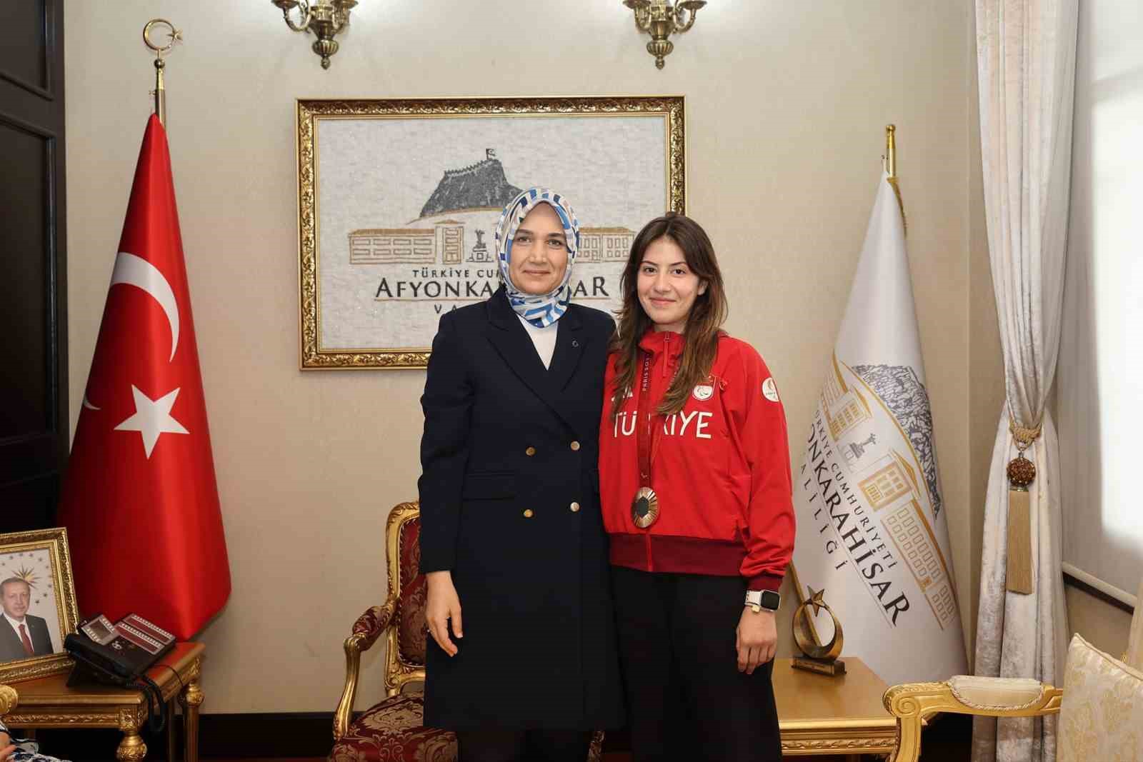 Afyonkarahisar Valisi Doç. Dr. Kübra Güran Yiğitbaşı, Paris 2024 Paralimpik