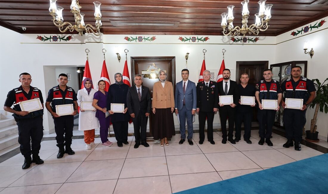 Verdikleri hizmet ile vatandaşların kalbine dokunan ve CİMER üzerinden kendilerine