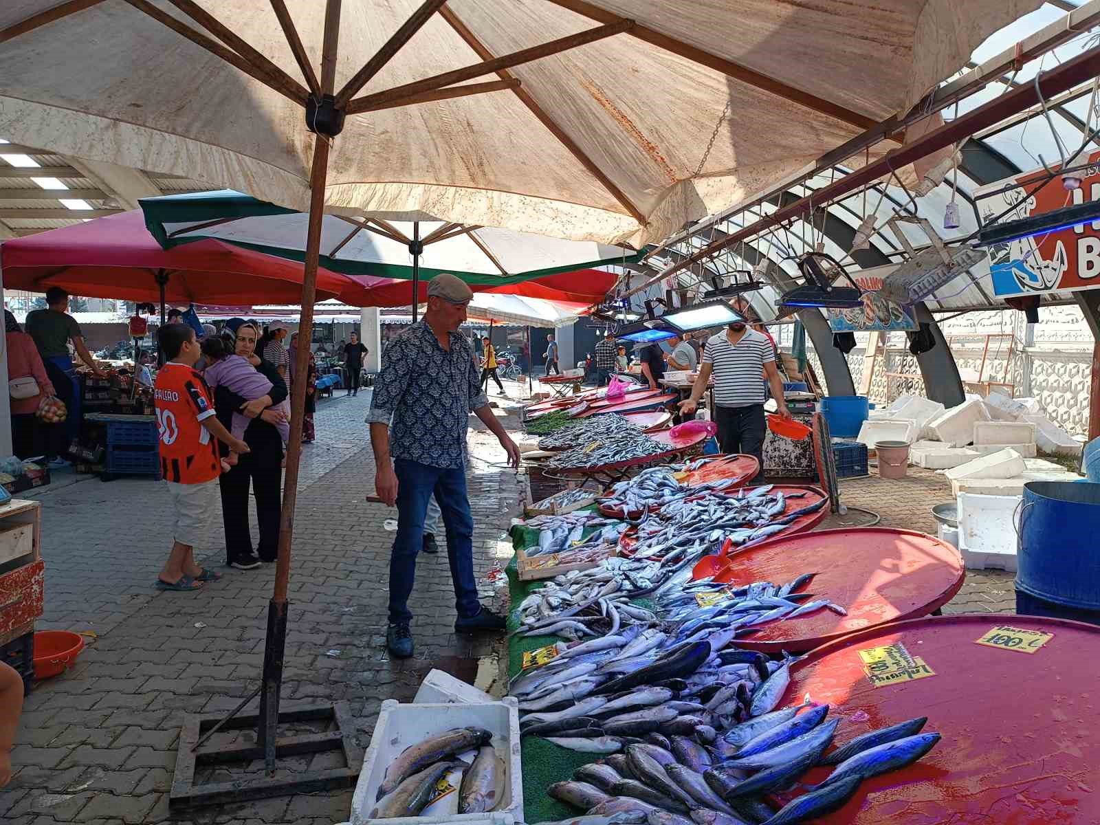 Av sezonun sona ermesiyle birlikte Afyonkarahisar’daki tezgahlar balıkla dolup taşarken