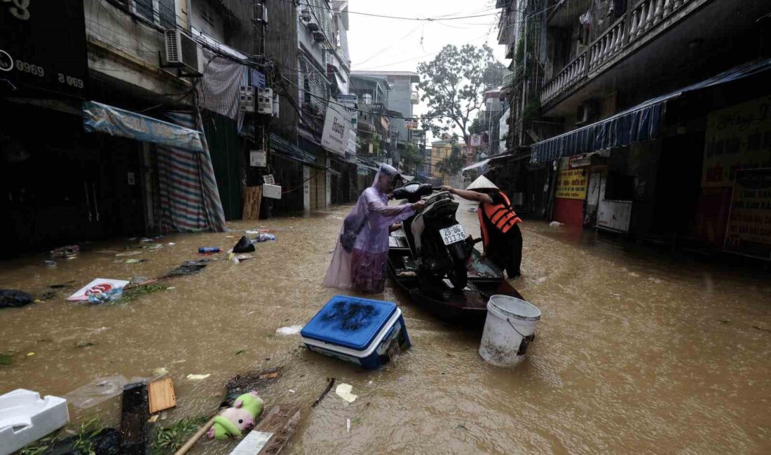 Vietnam’ı vuran Yagi Tayfunu’nun yol açtığı sel ve heyelanda hayatını