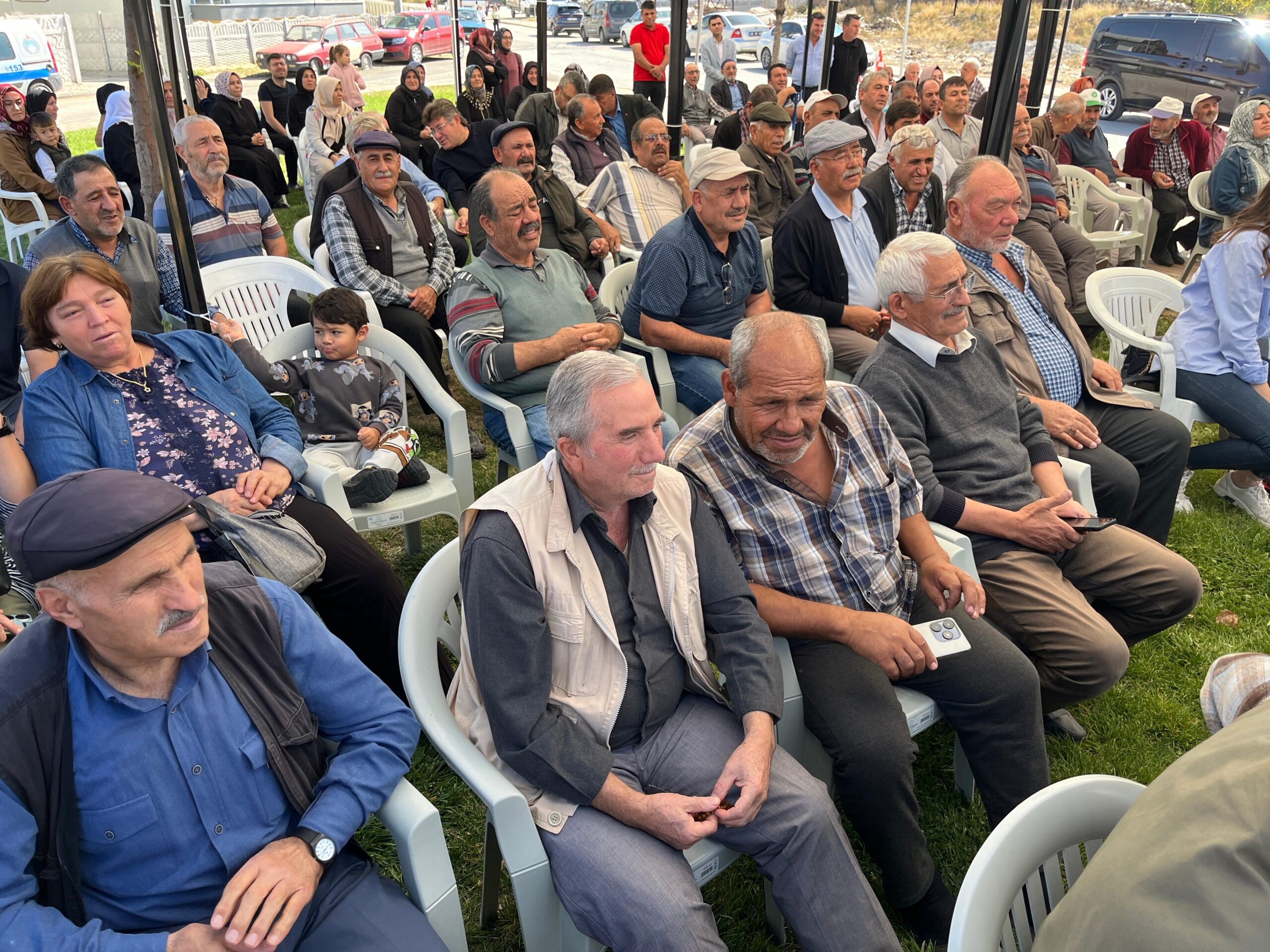 
Afyonkarahisar Belediye Başkanı Burcu Köksal, Halk Günü uygulaması ile vatandaşların
