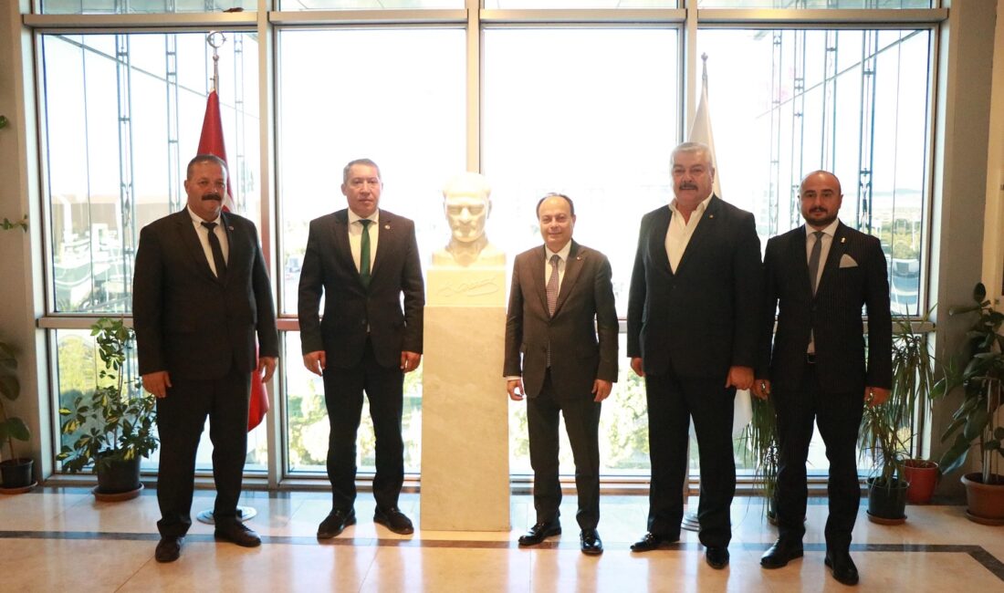 Ziyaret turlarına devam eden Dinar Belediye Başkanı Veysel Topçu ve