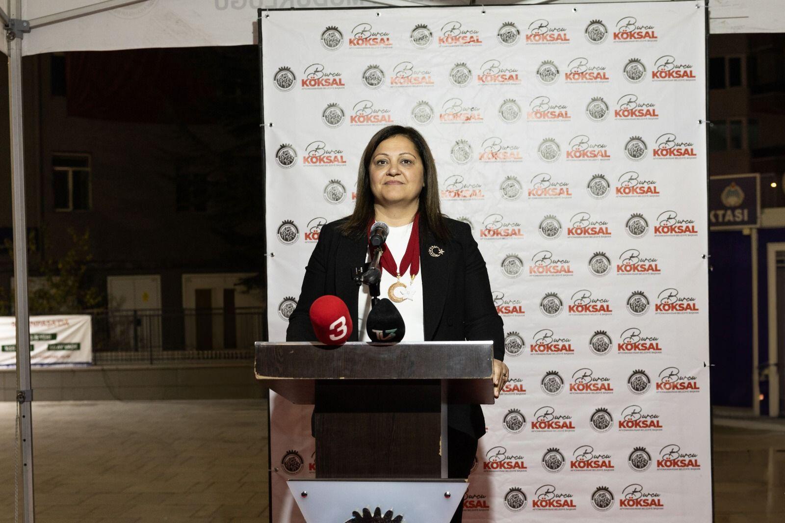 Afyonkarahisar’da binlerce kişi fener alayında buluştu. Ellerinde Türk bayrakları ve