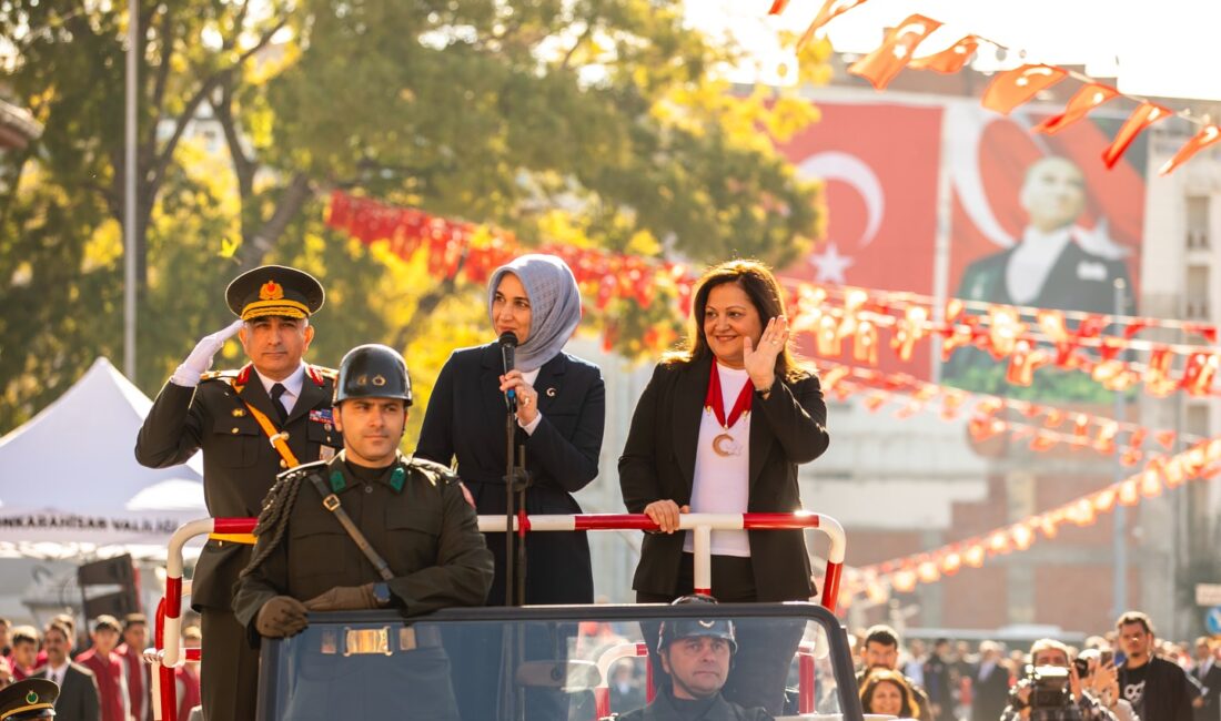 Cumhuriyetimizin 101. yıldönümü, Afyonkarahisar’da yapılan çeşitli etkinliklerle kutlandı. Cumhuriyetin ilk
