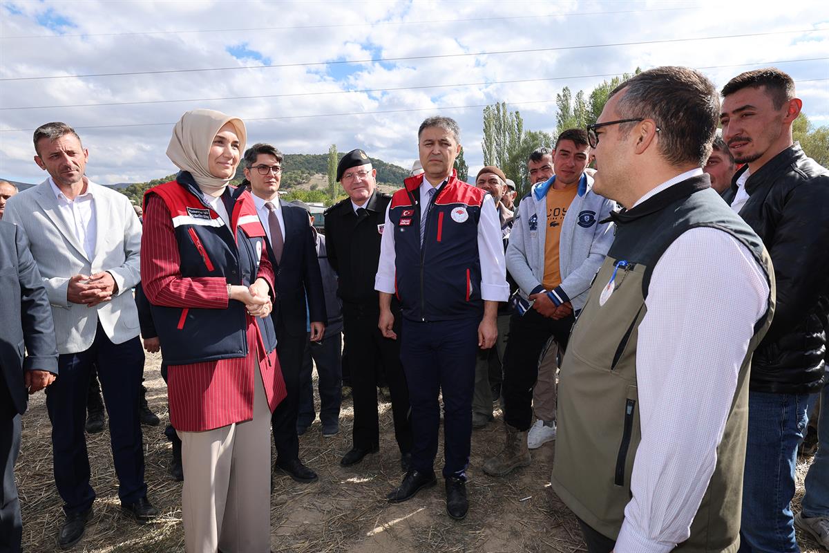 Afyonkarahisar Valisi Doç. Dr. Kübra Güran Yiğitbaşı, Sinanpaşa ilçesinde Köylere