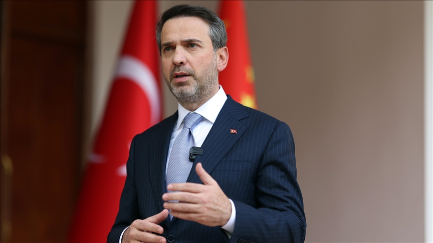 Enerji ve Tabii Kaynaklar Bakanı Alparslan Bayraktar, bugün İstanbul Boğazı'ndan