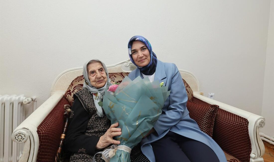 
Her fırsatta vatandaşlarla bir araya gelen, esnafı iş yerinde, hastaları