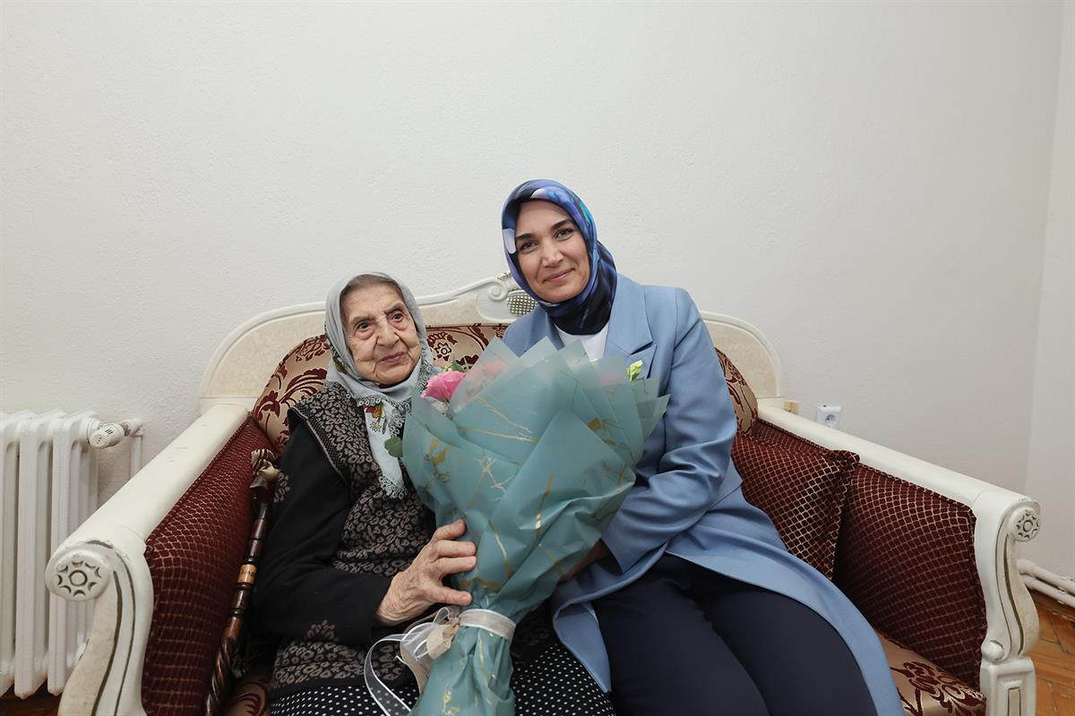 
Her fırsatta vatandaşlarla bir araya gelen, esnafı iş yerinde, hastaları