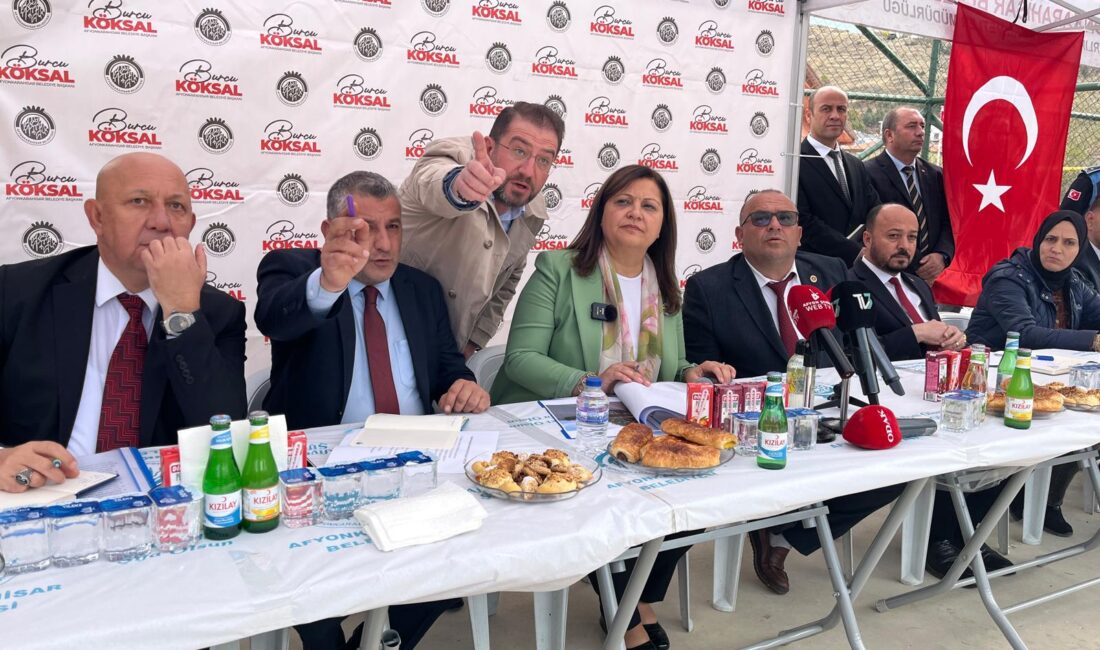 Hasan Karaağaç Mahallesi’nde yaşayan vatandaşları ziyaret eden Afyonkarahisar Belediye Başkanı
