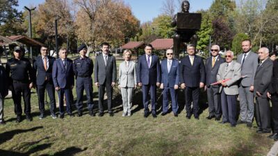 Kütahya’da Ressam Ahmet Yakupoğlu’nun anıtı adını taşıyan parkta açıldı.  Anıtın